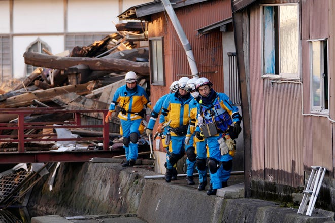 Rescue workers search collapsed houses damaged by a powerful earthquake in Anamizu in the Noto peninsula facing the Sea of Japan, northwest of Tokyo, Thursday, Jan. 4, 2024. More soldiers have been ordered to bolster the rescue operations Thursday, providing those in need with drinking water hot meals and setting up bathing facilities after a magnitude 7.6 quake hit Ishikawa Prefecture and nearby regions Monday.